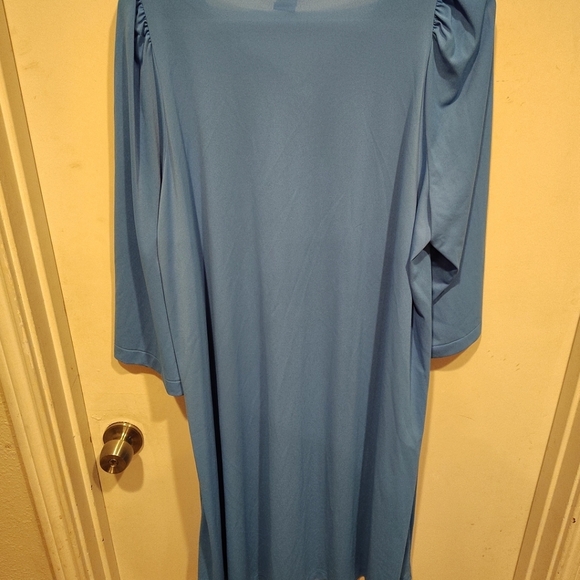 Shadowline Women's Blue Embroidered Nylon Button Front Robe Sz 1X Loungewear - Picture 6 of 6